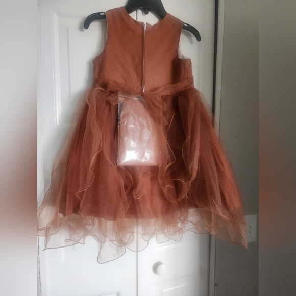 Girls dress - Picture 2 of 3